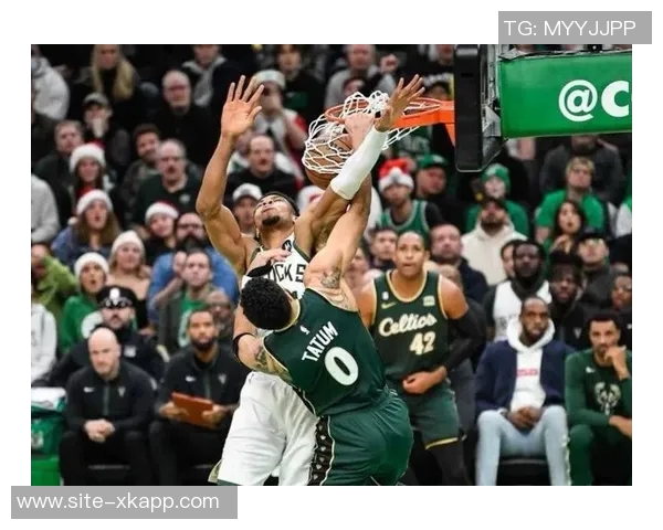 字母哥表现出色却难掩球队疲态14投9中贡献22分8篮板3助攻1盖帽 字母哥表现出色却难掩球队疲态14投9中贡献22分8篮板3助攻1盖帽