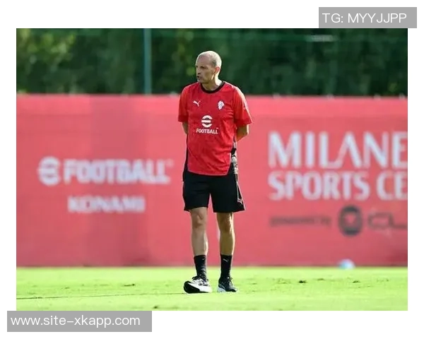 卡佩罗称赞阿莱格里为米兰带来秩序与平衡孔蒂则常在内部制造矛盾