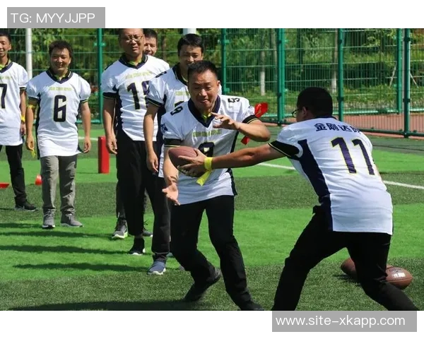 快船全队团建活动共赏橄榄球比赛并拍摄合影留念欢乐时光